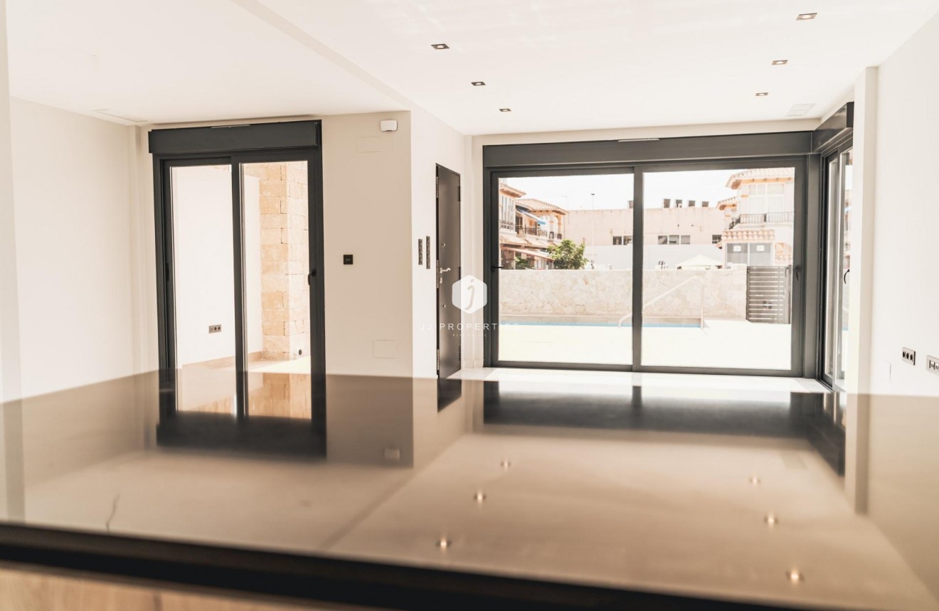 Neue Gebäude - Villa -
Orihuela Costa - Punta Prima