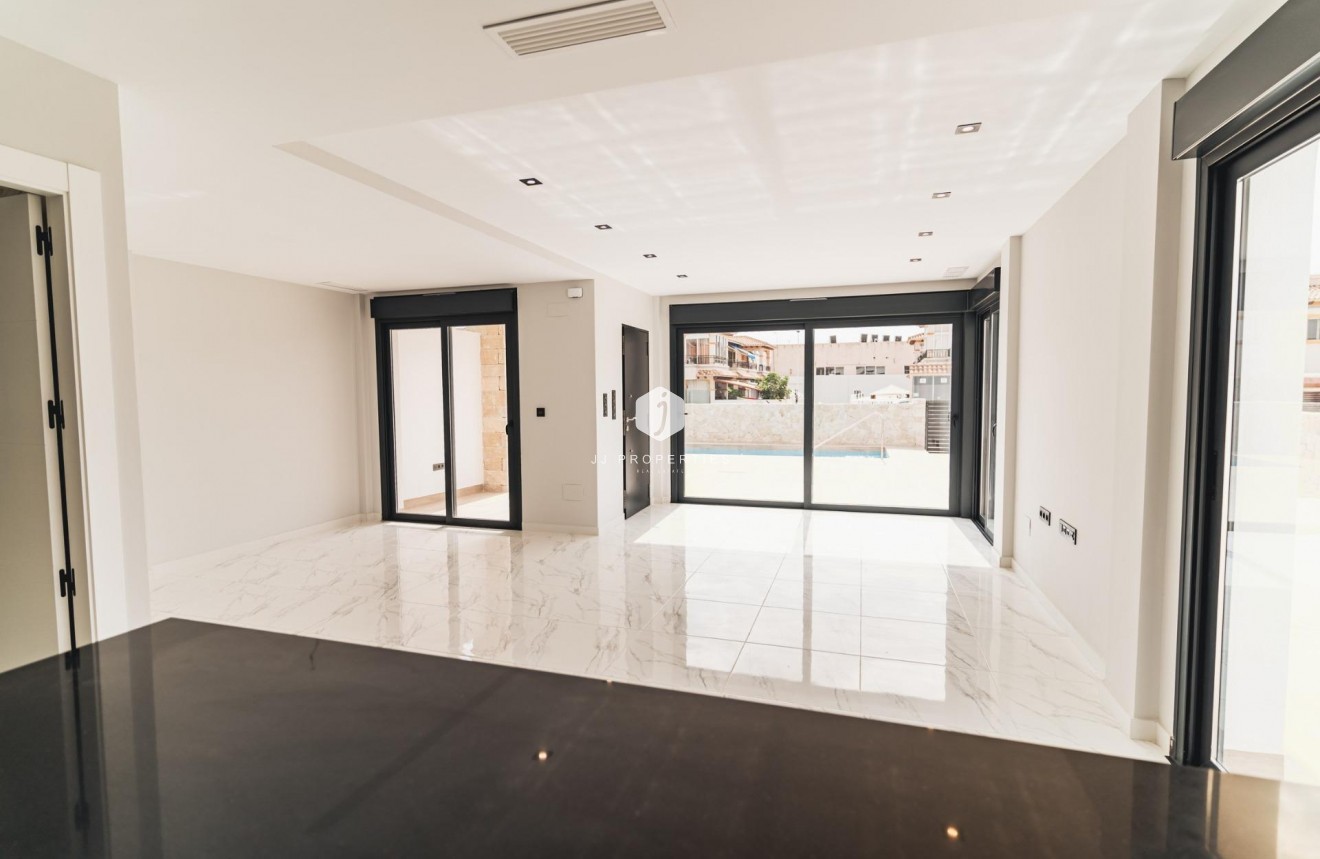 Neue Gebäude - Villa -
Orihuela Costa - Punta Prima