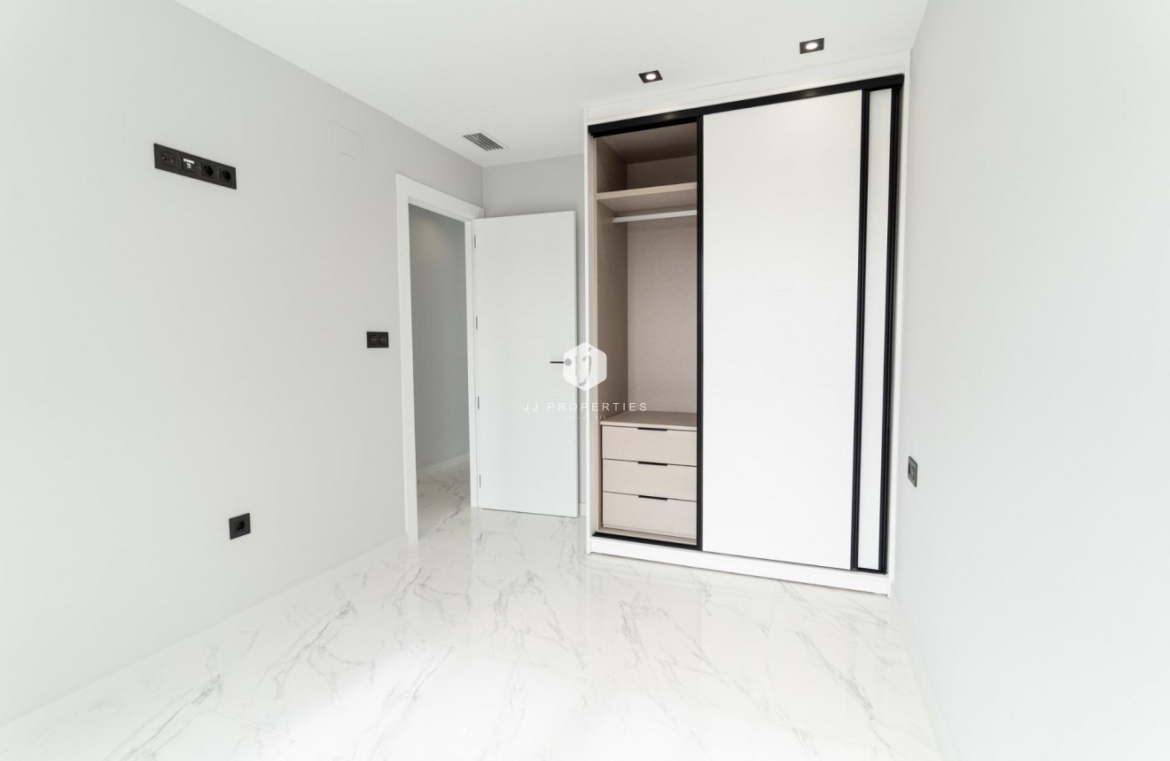 Neue Gebäude - Villa -
Orihuela Costa - Punta Prima