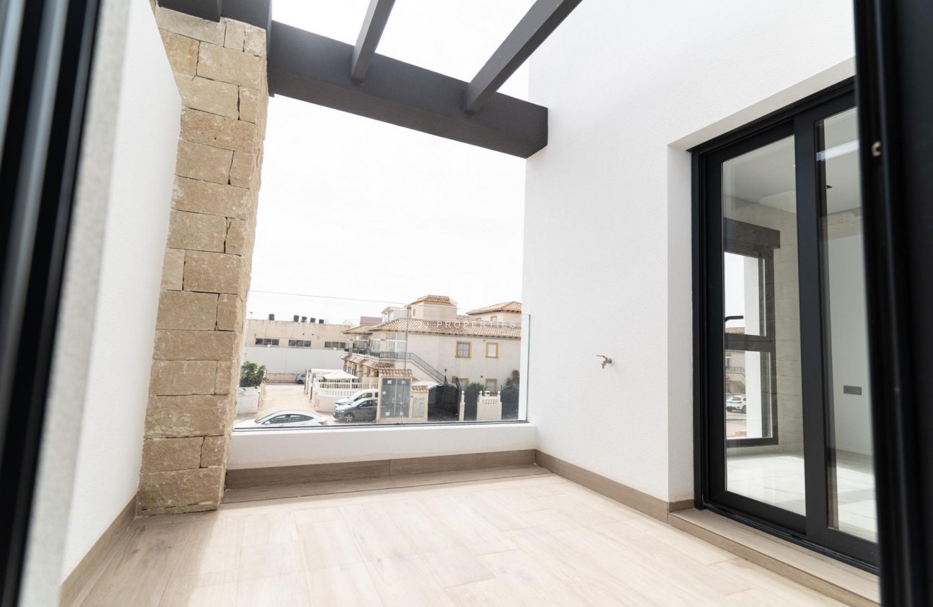 Neue Gebäude - Villa -
Orihuela Costa - Punta Prima