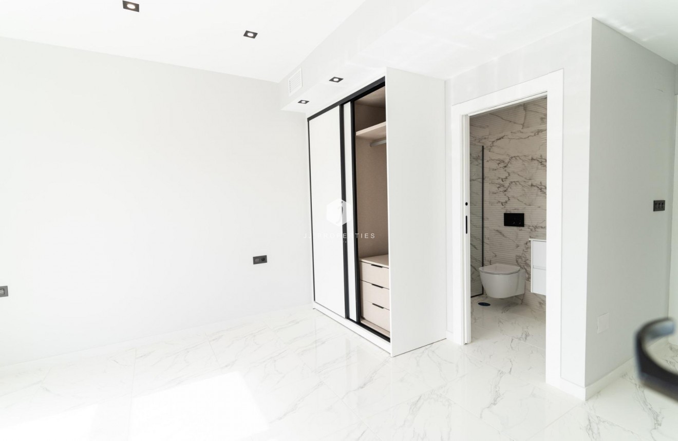 Neue Gebäude - Villa -
Orihuela Costa - Punta Prima