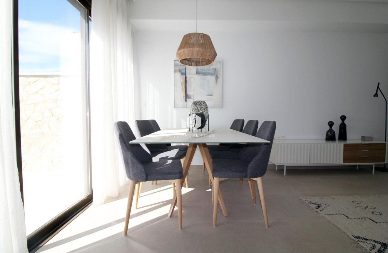 Nowy budynek - Szalet -
Pilar de la Horadada - parque Andromeda