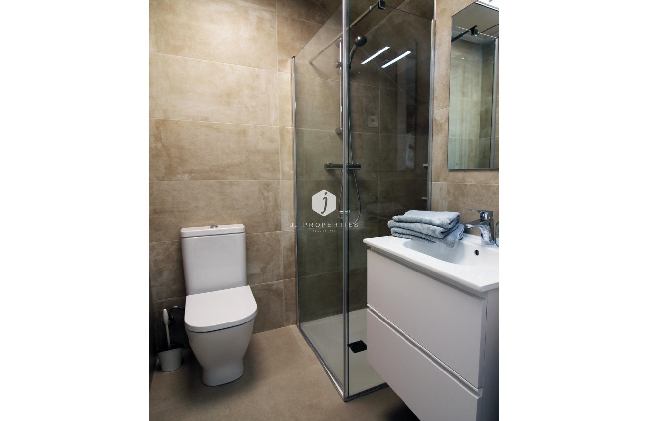 Nowy budynek - Szalet -
Pilar de la Horadada - parque Andromeda