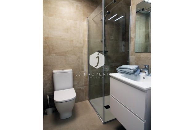 Nowy budynek - Szalet -
Pilar de la Horadada - parque Andromeda