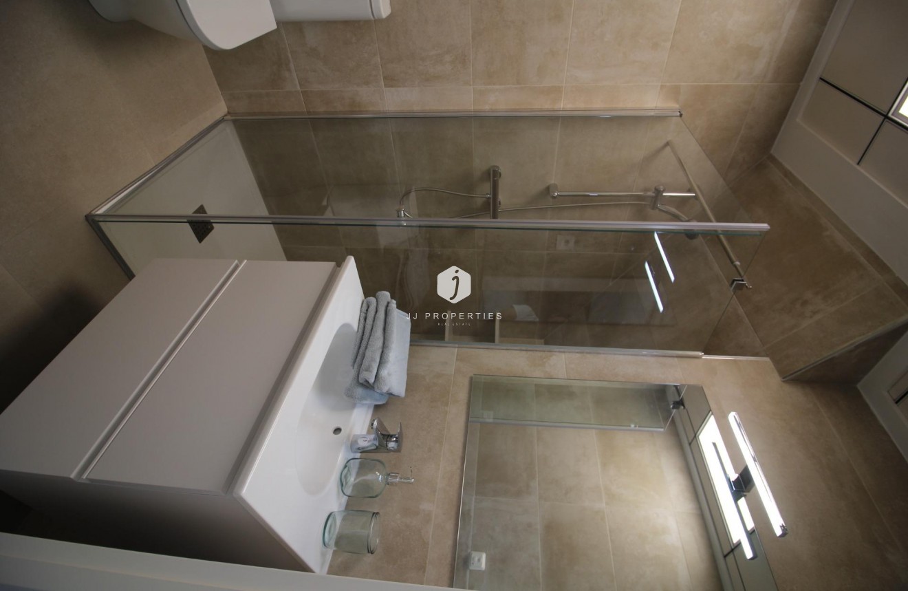 Nowy budynek - Szalet -
Pilar de la Horadada - parque Andromeda