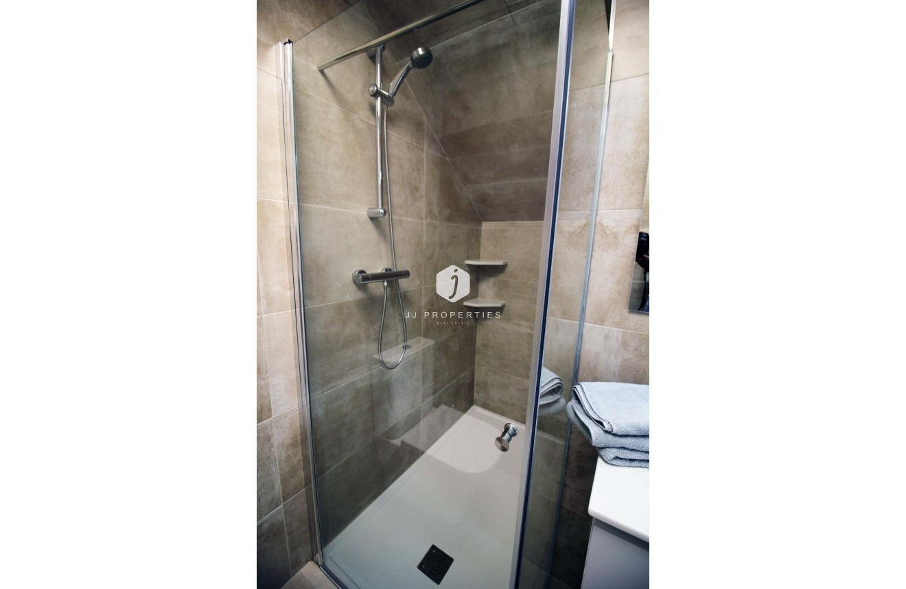 Nowy budynek - Szalet -
Pilar de la Horadada - parque Andromeda