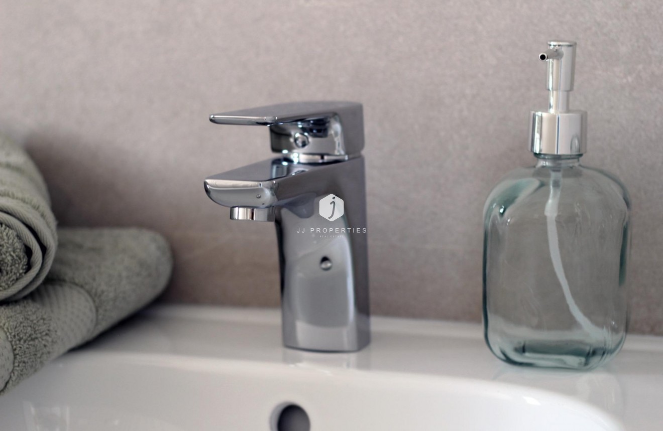 Nowy budynek - Szalet -
Pilar de la Horadada - parque Andromeda