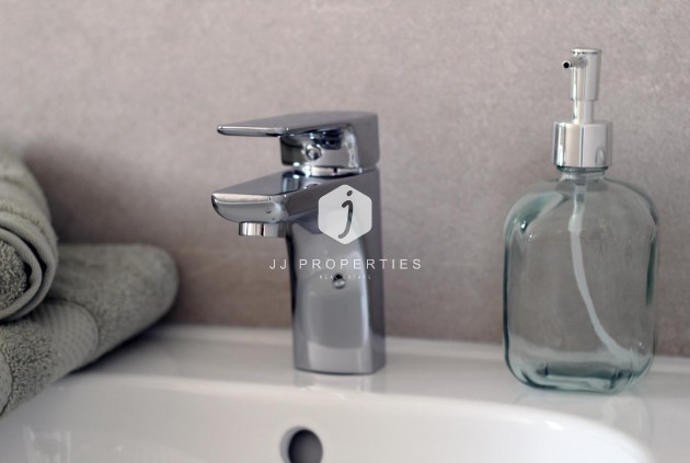 Nowy budynek - Szalet -
Pilar de la Horadada - parque Andromeda