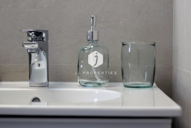 Nowy budynek - Szalet -
Pilar de la Horadada - parque Andromeda