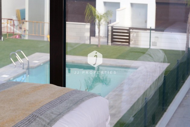 Nowy budynek - Szalet -
Pilar de la Horadada - parque Andromeda