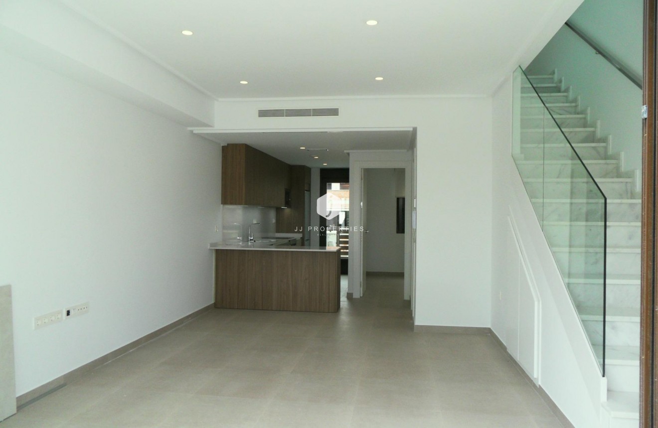 Nowy budynek - Szalet -
Pilar de la Horadada - parque Andromeda