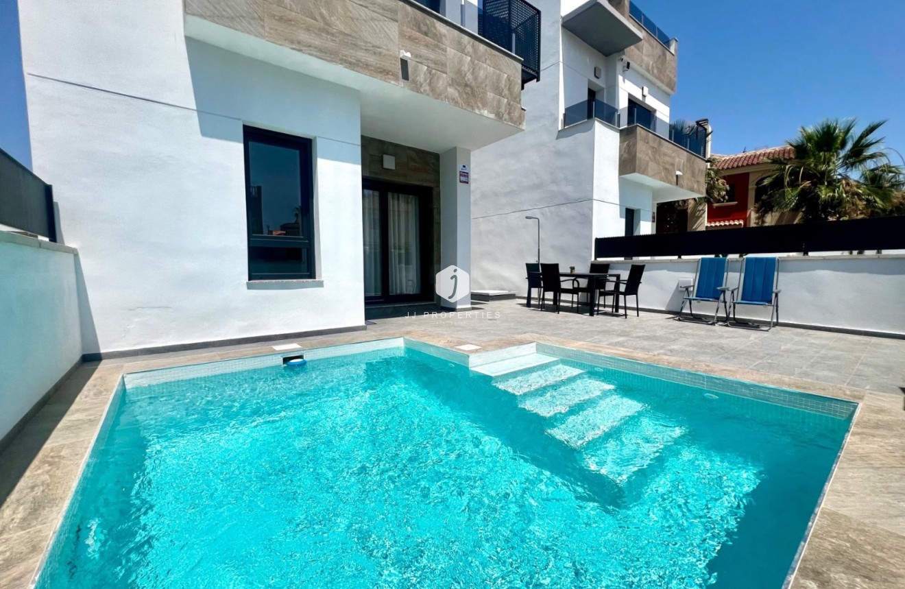 Tweedehands - Villa -
Torrevieja - Torretas