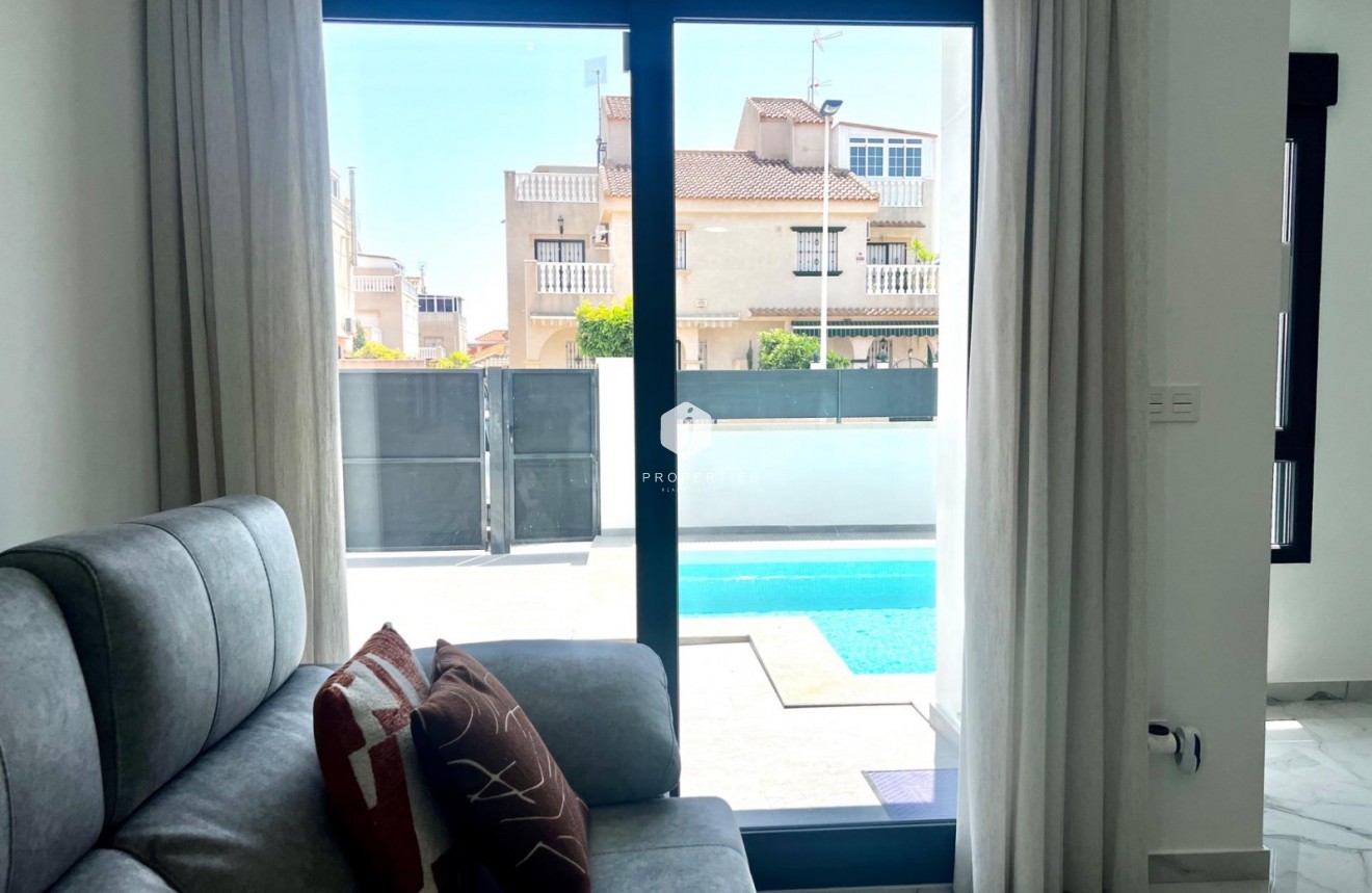 Tweedehands - Villa -
Torrevieja - Torretas