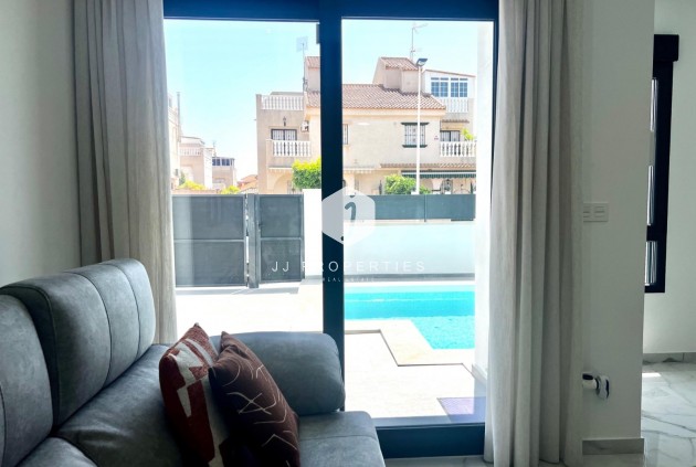 Tweedehands - Villa -
Torrevieja - Torretas