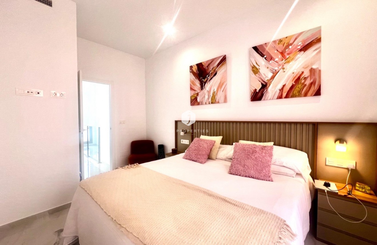 Tweedehands - Villa -
Torrevieja - Torretas