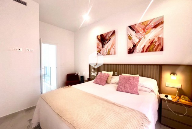 Tweedehands - Villa -
Torrevieja - Torretas