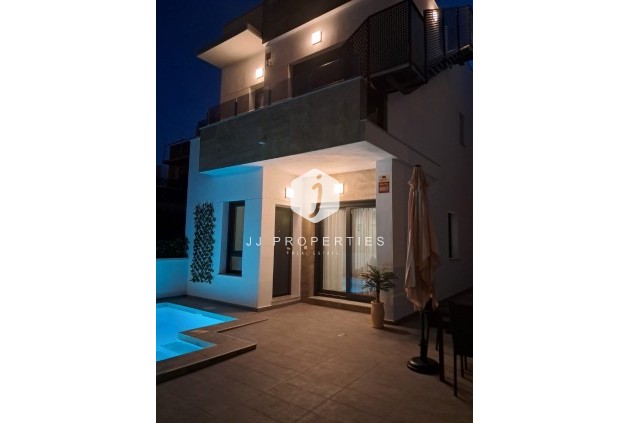 Tweedehands - Villa -
Torrevieja - Torretas