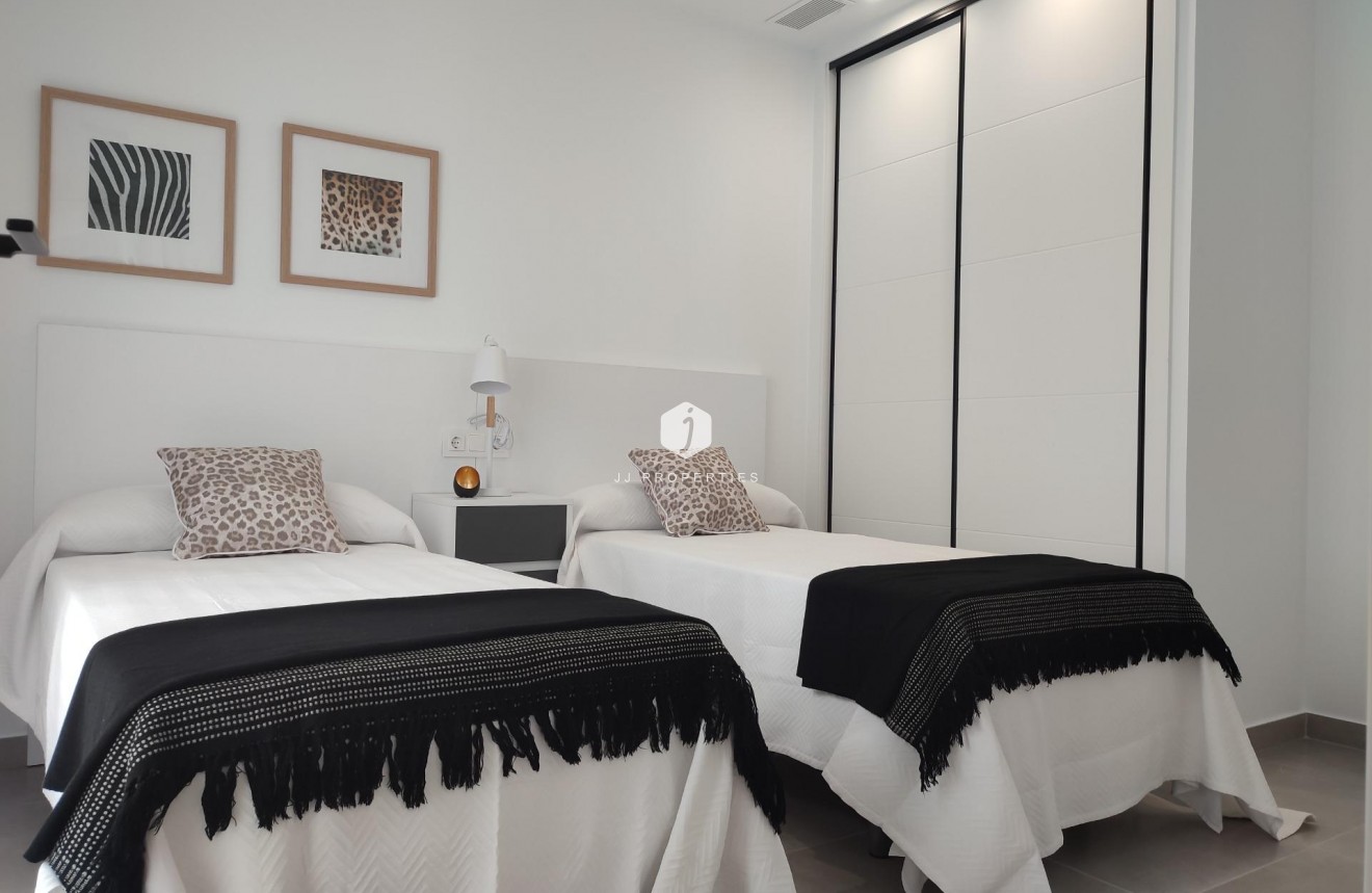 Nowy budynek - Szalet -
Torre Pacheco - Balsicas