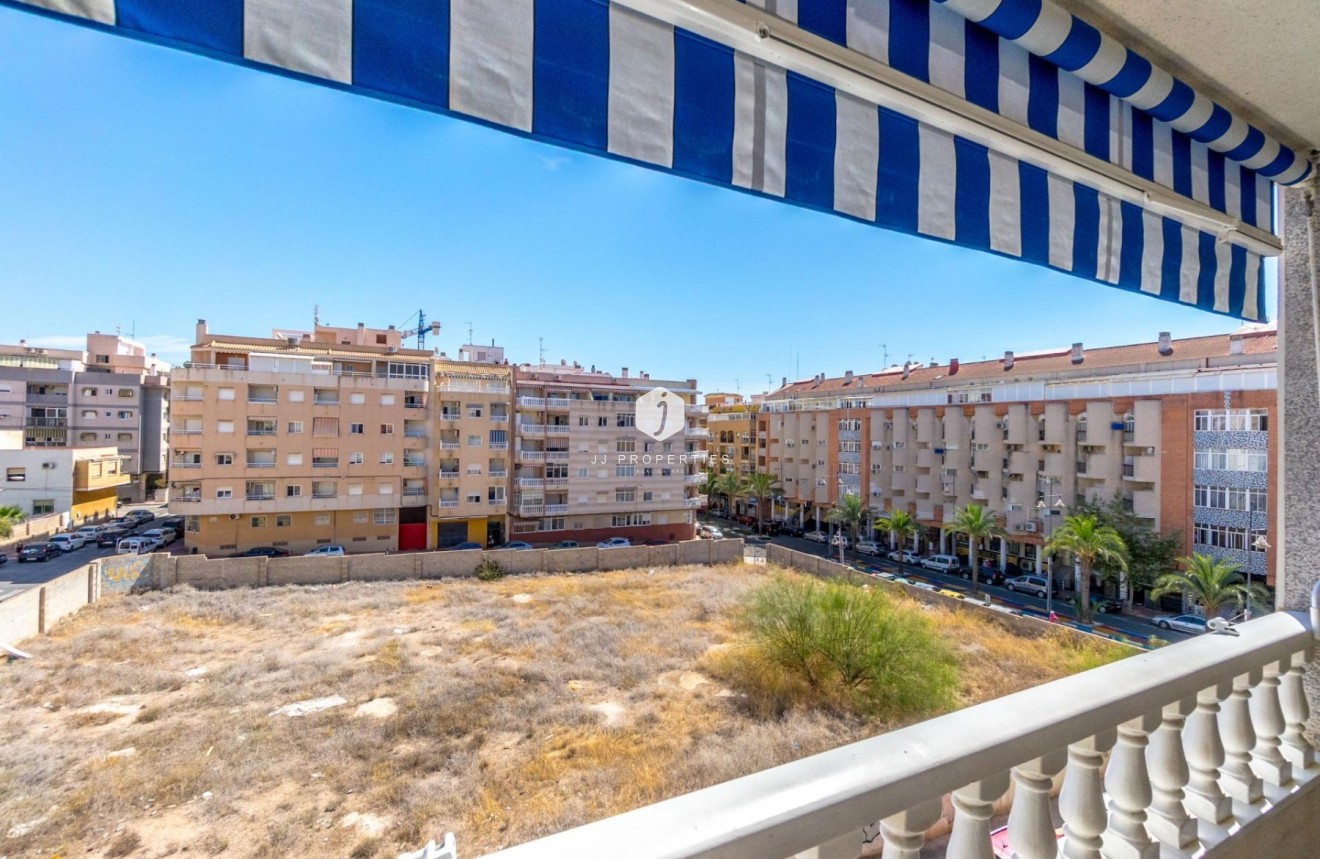 Tweedehands - Appartement / flat -
Torrevieja - Torrevieja Centro
