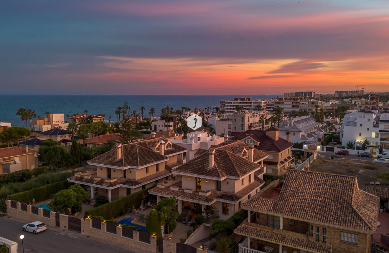 Tweedehands - Villa -
Torrevieja - Costa Blanca