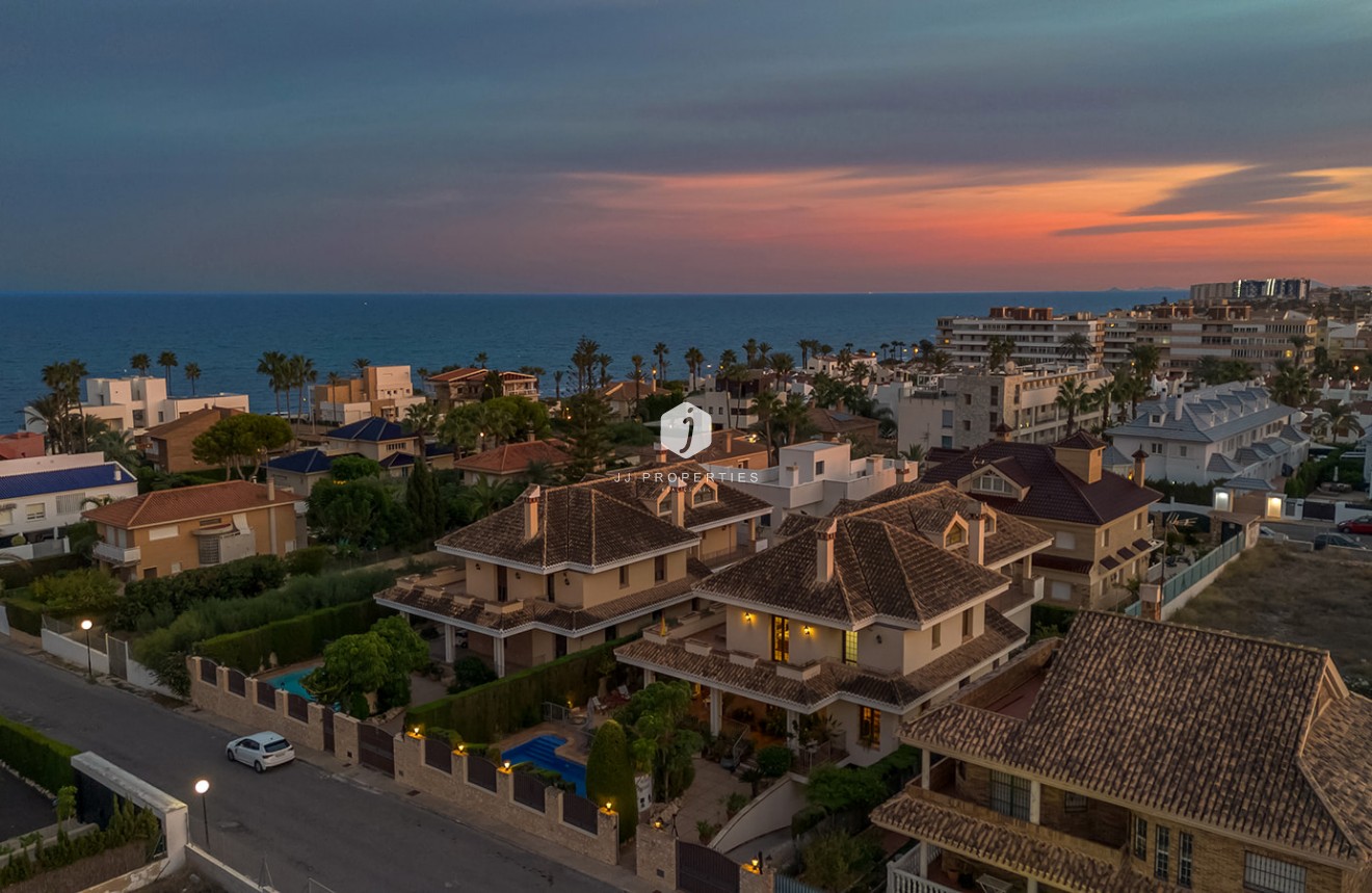 Tweedehands - Villa -
Torrevieja - Costa Blanca