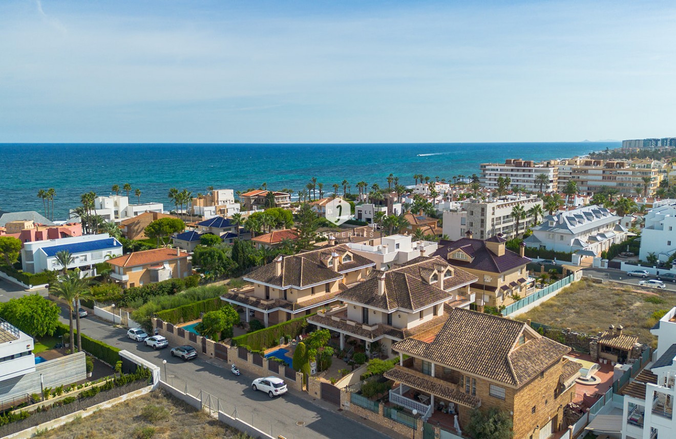 Tweedehands - Villa -
Torrevieja - Costa Blanca