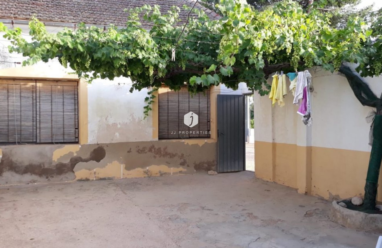 Tweedehands - Landelijk eigendom -
Daya Nueva - Costa Blanca