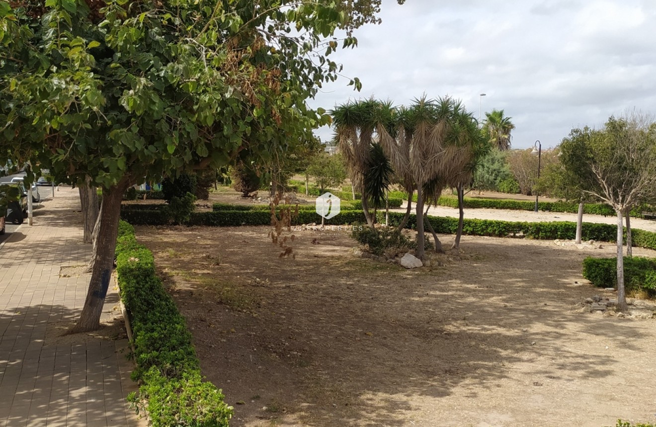 Aus zweiter Hand - Wohnung -
Torrevieja - LOS NAUFRAGOS PLAYA