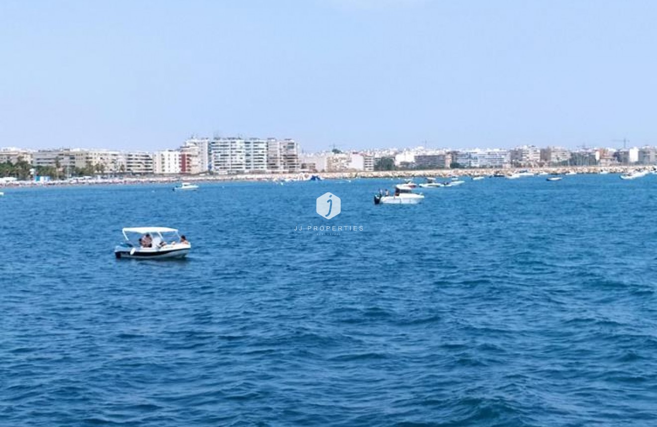 Aus zweiter Hand - Wohnung -
Torrevieja - LOS NAUFRAGOS PLAYA