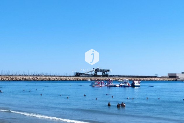 Aus zweiter Hand - Wohnung -
Torrevieja - LOS NAUFRAGOS PLAYA