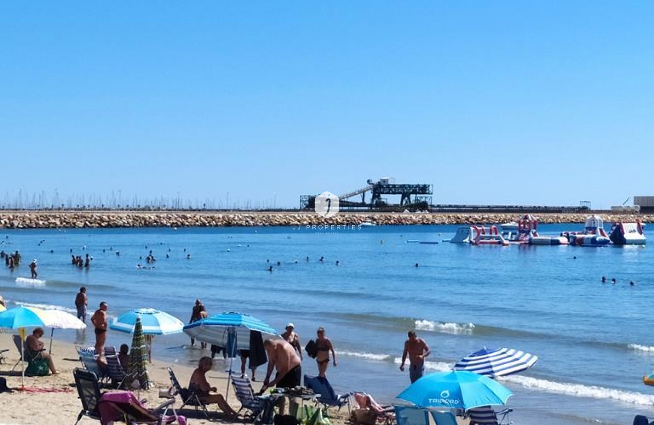 Aus zweiter Hand - Wohnung -
Torrevieja - LOS NAUFRAGOS PLAYA