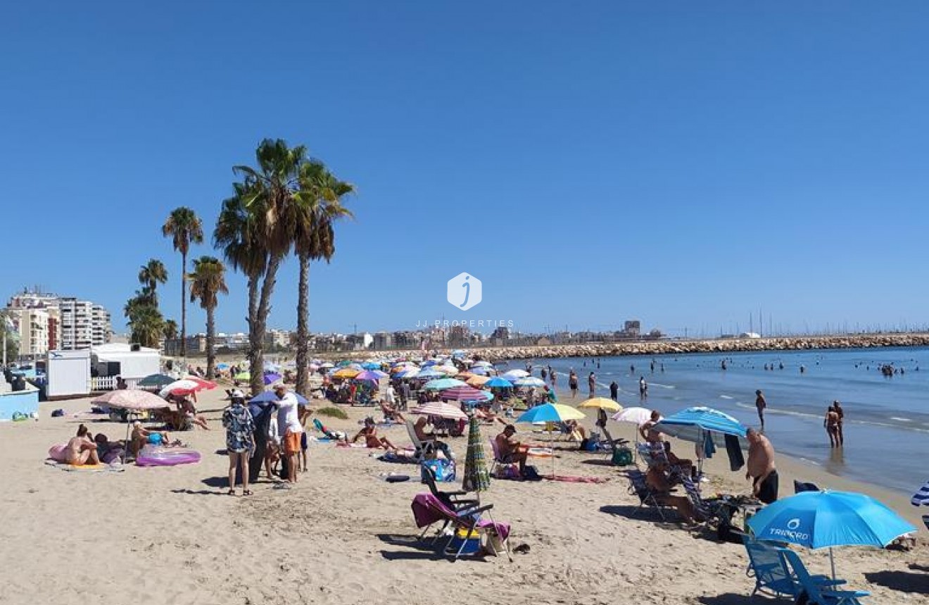 Aus zweiter Hand - Wohnung -
Torrevieja - LOS NAUFRAGOS PLAYA