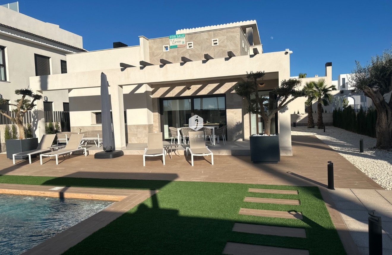 Tweedehands - Villa -
Ciudad Quesada - Costa Blanca