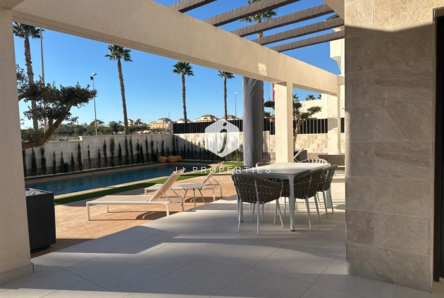 Tweedehands - Villa -
Ciudad Quesada - Costa Blanca