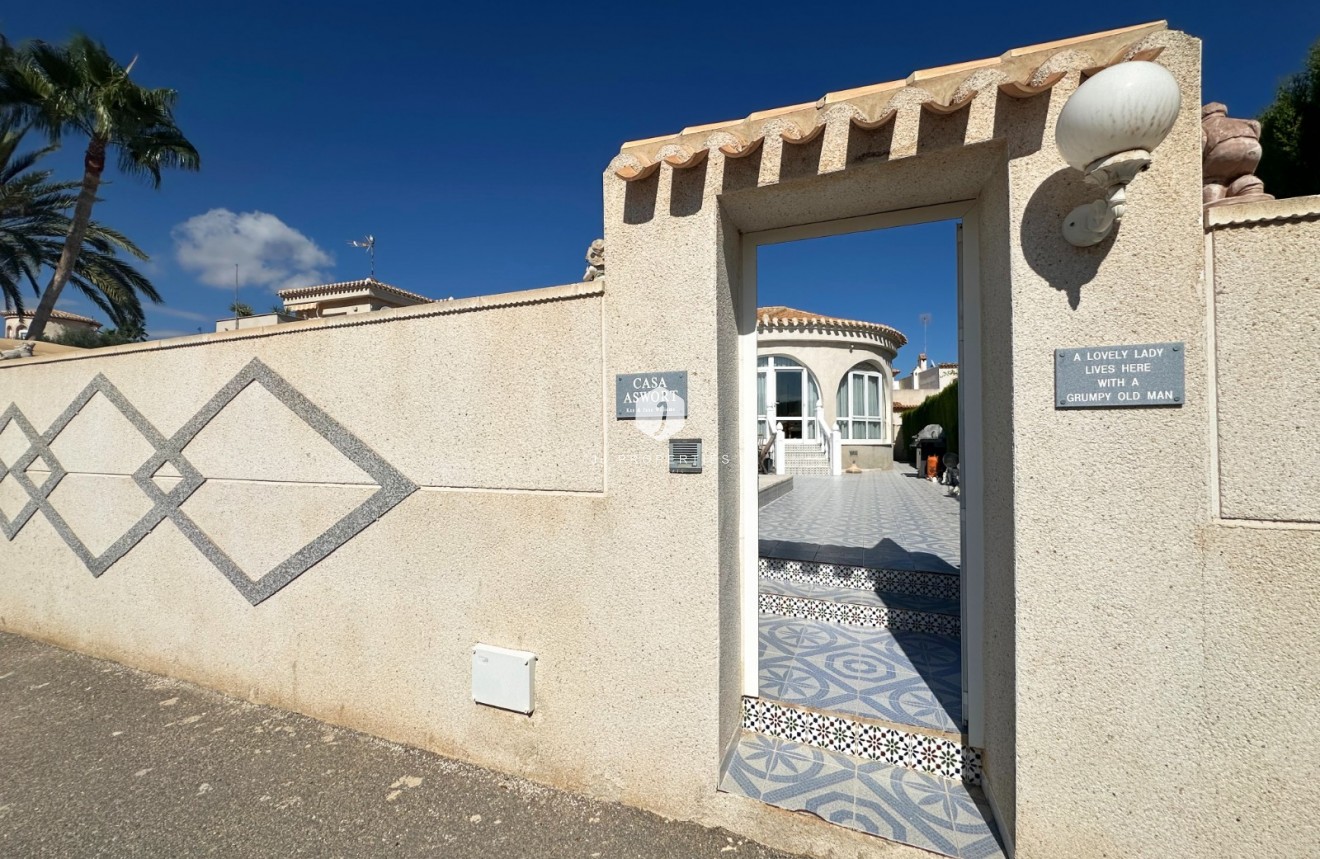 Tweedehands - Villa -
Orihuela Costa - Costa Blanca
