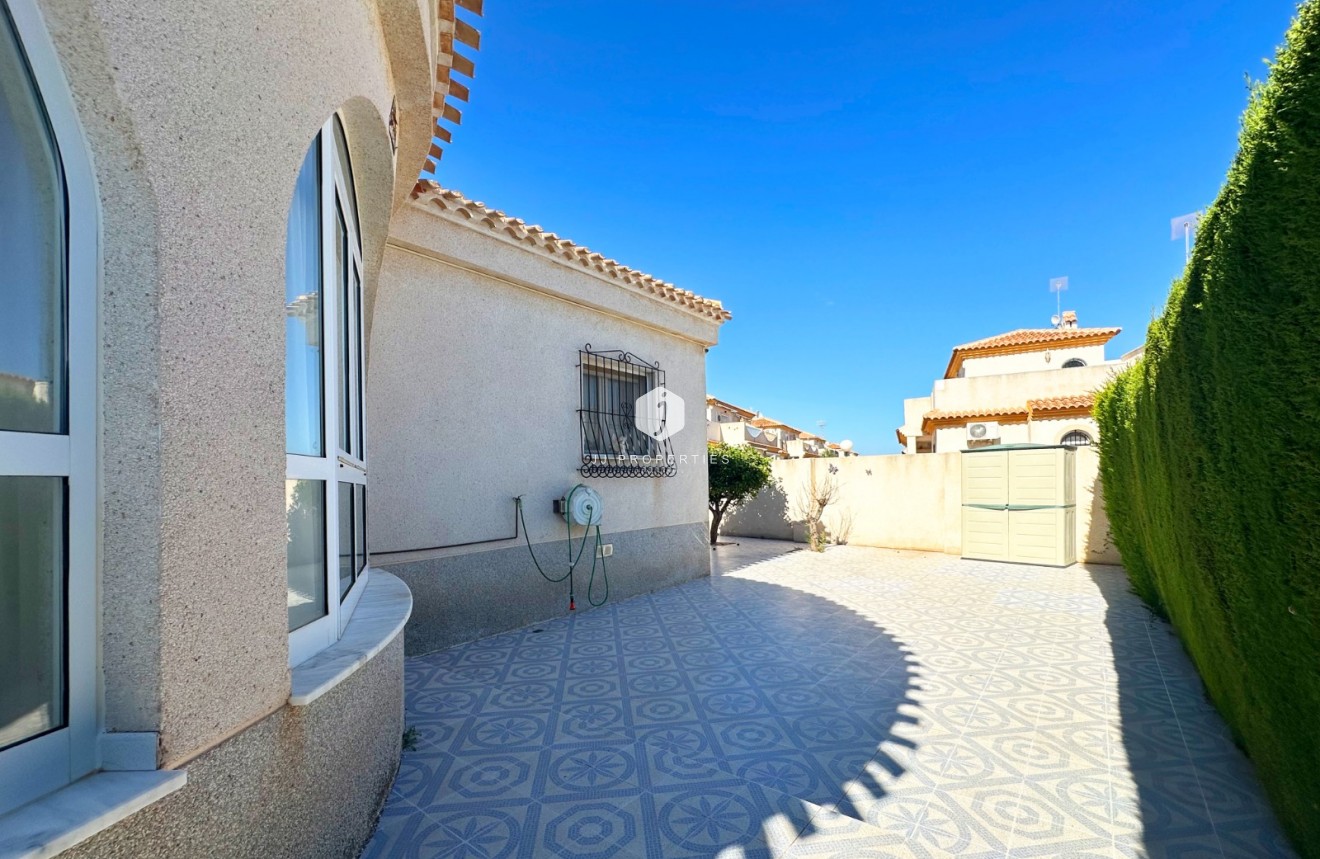 Tweedehands - Villa -
Orihuela Costa - Costa Blanca