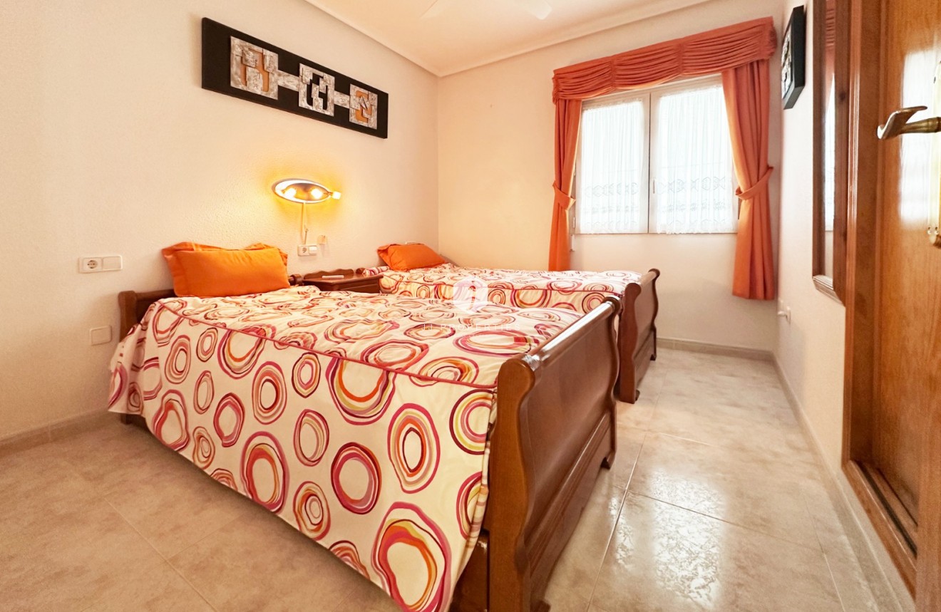 Tweedehands - Villa -
Orihuela Costa - Costa Blanca