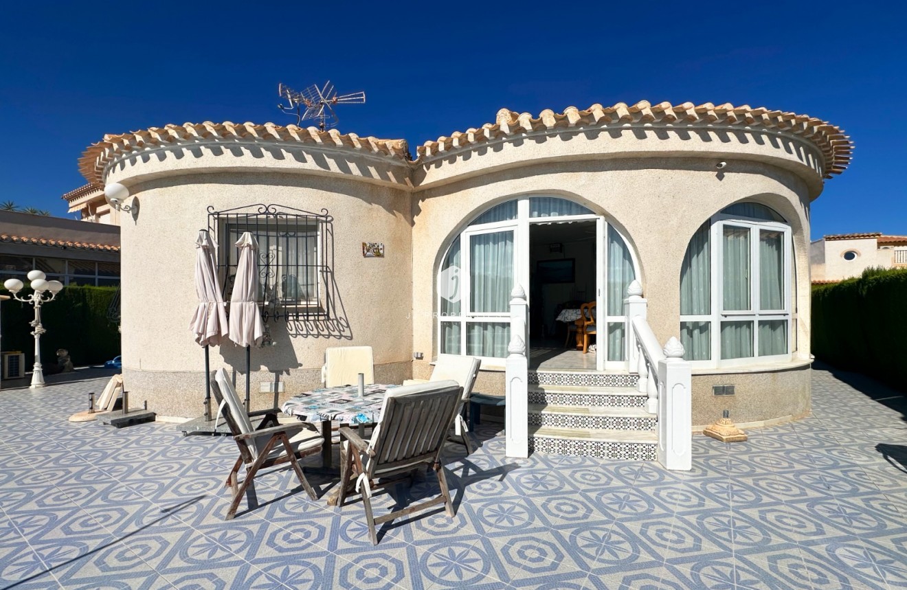 Tweedehands - Villa -
Orihuela Costa - Costa Blanca
