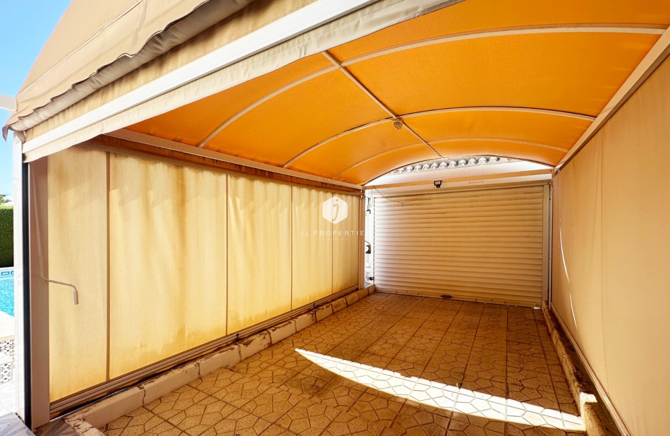 Tweedehands - Villa -
Orihuela Costa - Costa Blanca