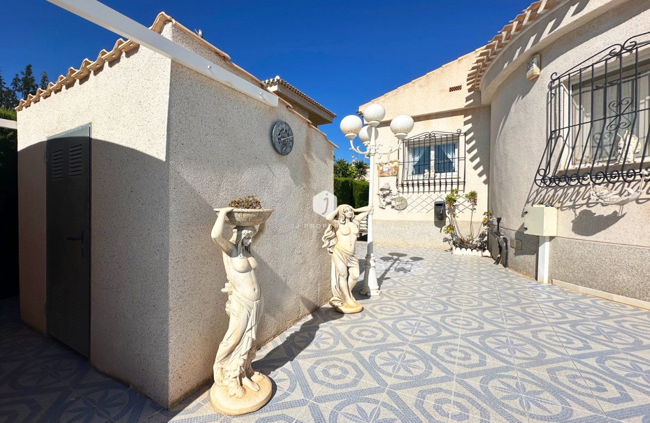 Tweedehands - Villa -
Orihuela Costa - Costa Blanca