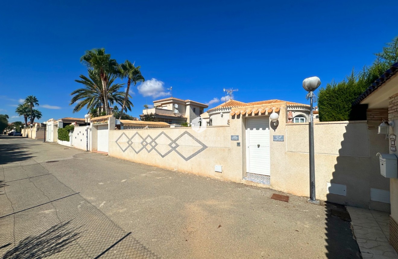 Tweedehands - Villa -
Orihuela Costa - Costa Blanca