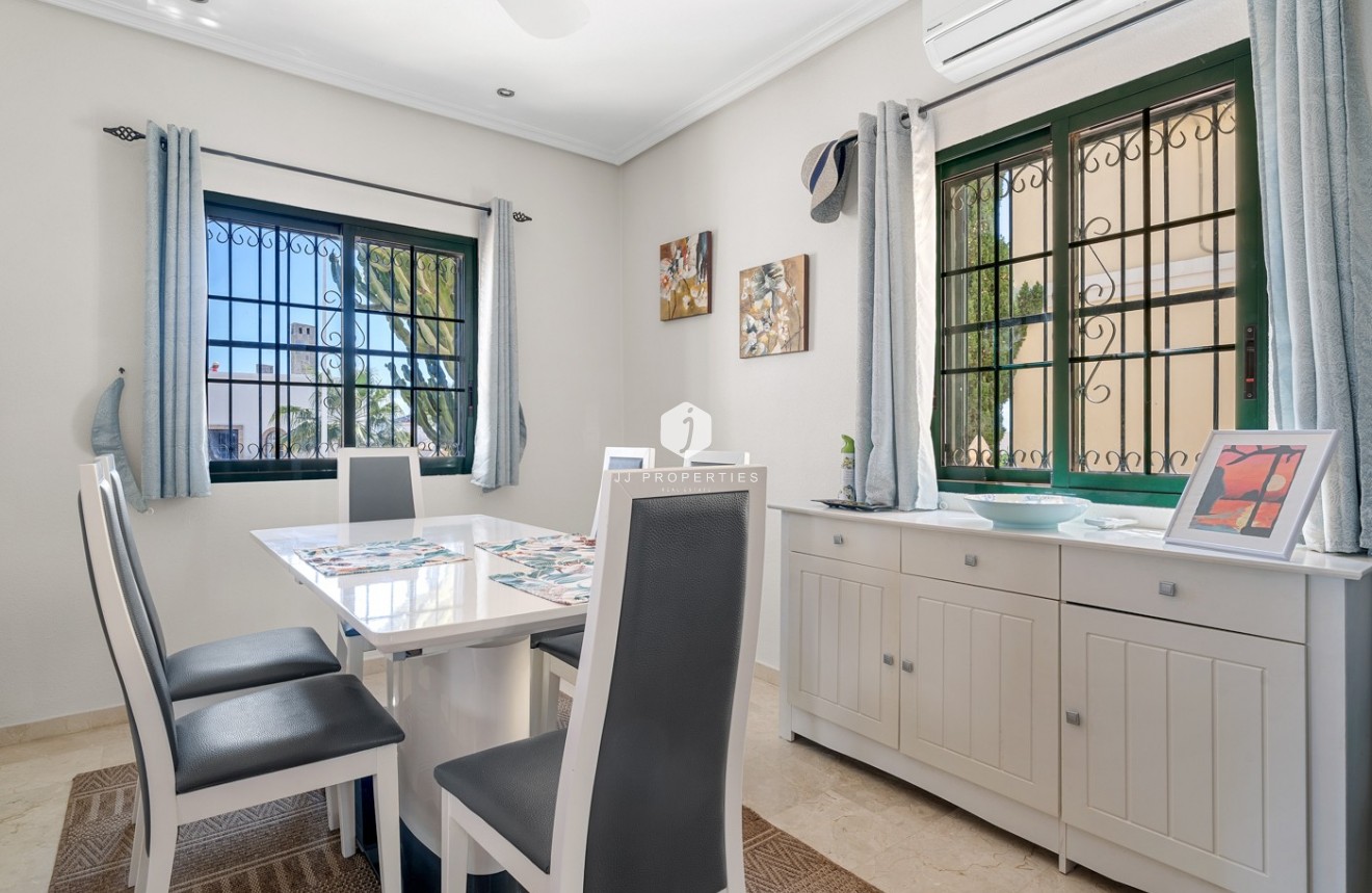 Tweedehands - Villa -
Orihuela Costa - Costa Blanca