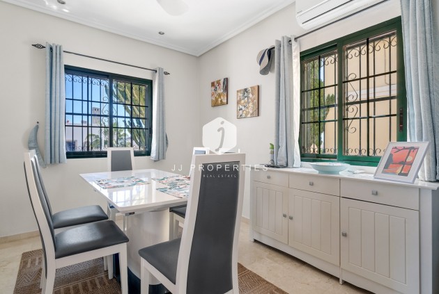 Tweedehands - Villa -
Orihuela Costa - Costa Blanca