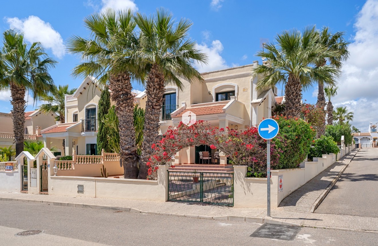 Tweedehands - Villa -
Orihuela Costa - Costa Blanca