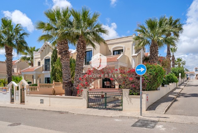 Tweedehands - Villa -
Orihuela Costa - Costa Blanca