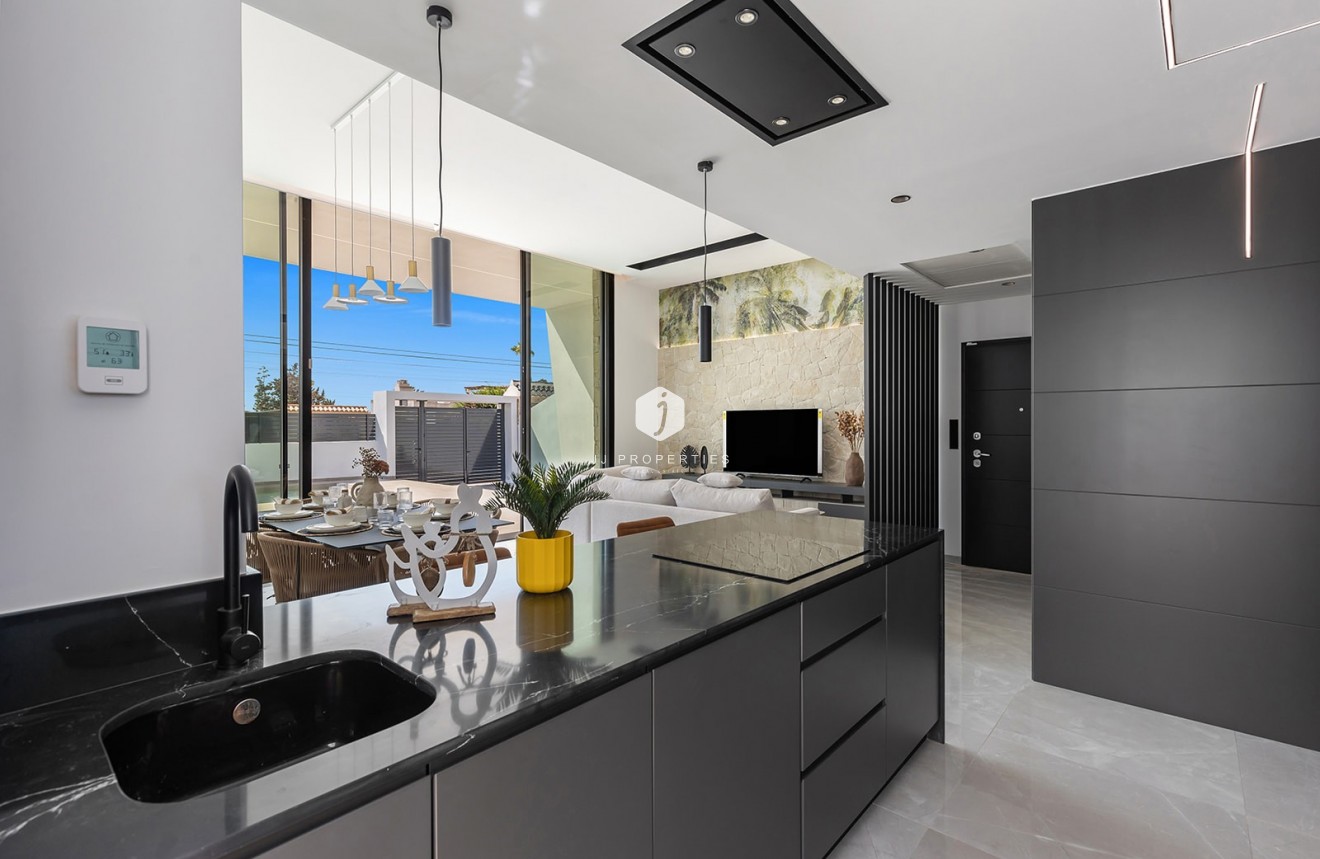 Tweedehands - Villa -
El Chaparral - Inland