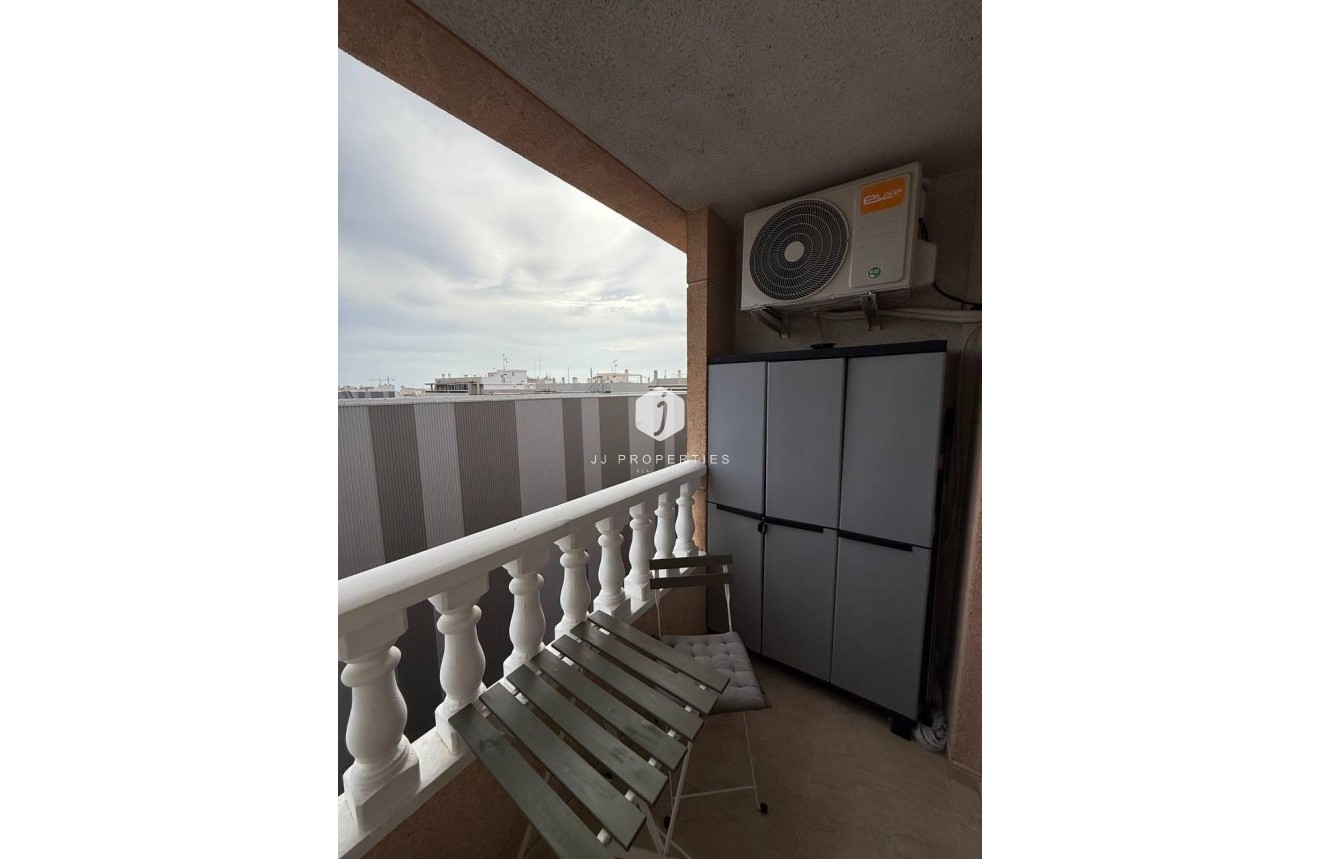 Tweedehands - Appartement / flat -
Torrevieja - Centro