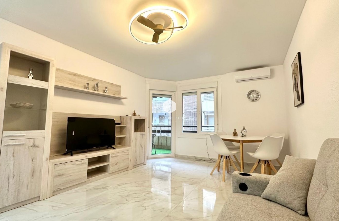 Tweedehands - Appartement / flat -
Torrevieja - Playa del Cura