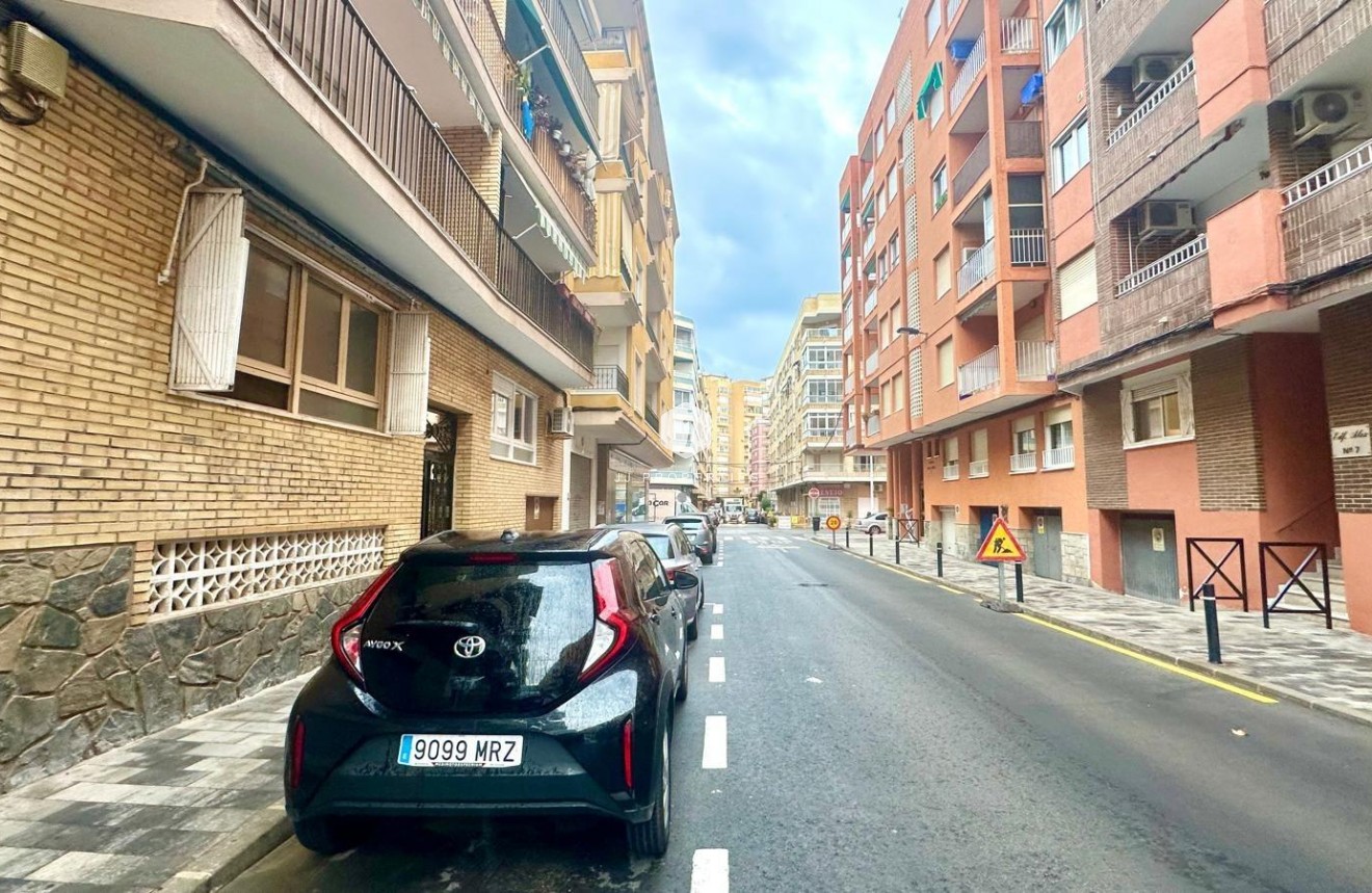 Tweedehands - Appartement / flat -
Torrevieja - Playa del Cura