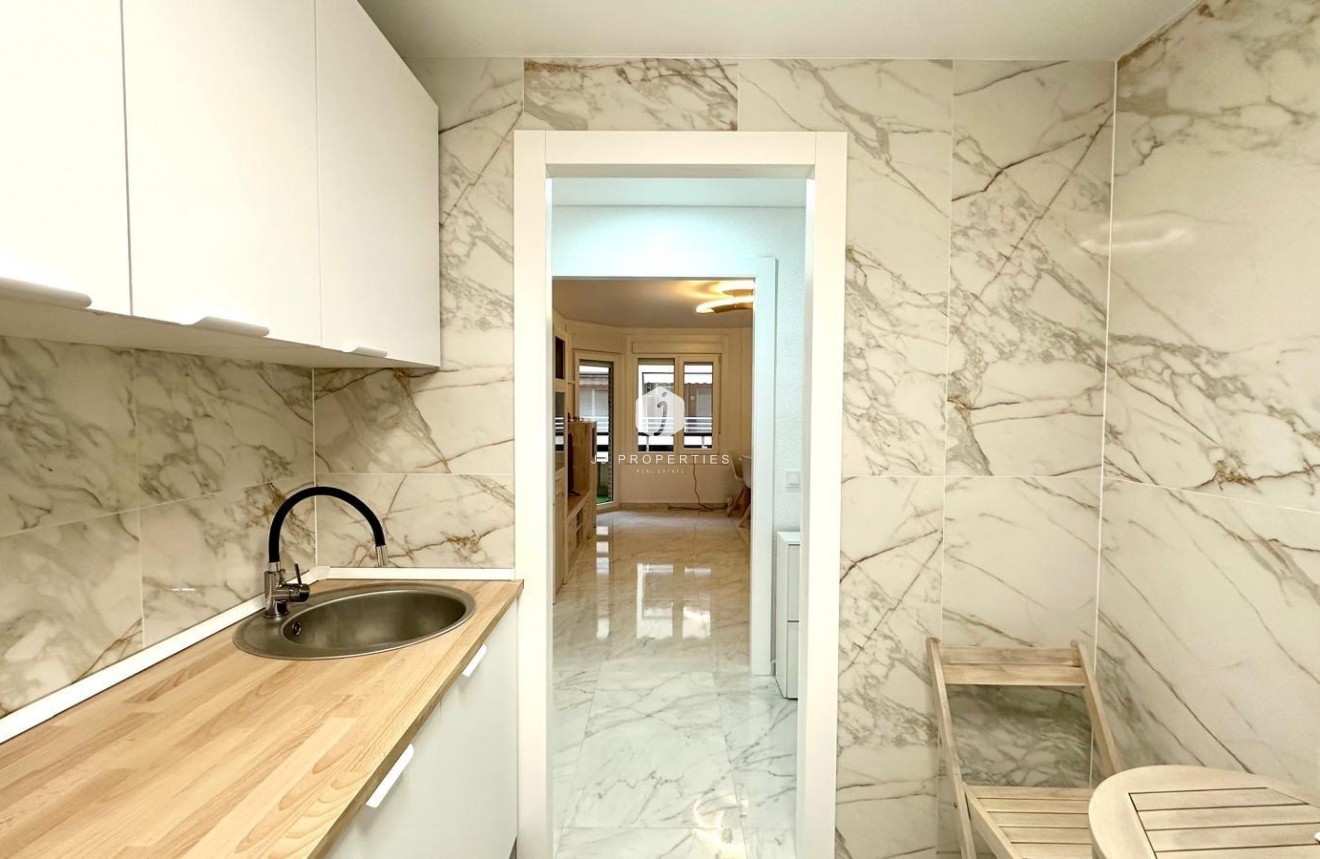 Tweedehands - Appartement / flat -
Torrevieja - Playa del Cura